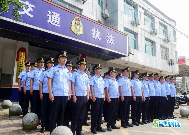 帅!汨罗交通运输执法新制服亮相